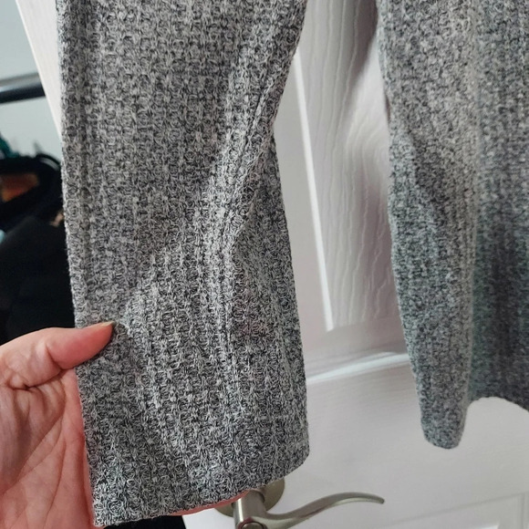 Lane Bryant Light Gray Knit Lace Up Tie Front Long Sleeve Sweater in Size 18/20 - Picture 4 of 9